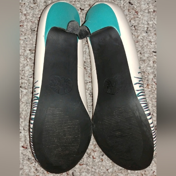 T.U.K Peacock Feather pumps - Picture 6 of 9